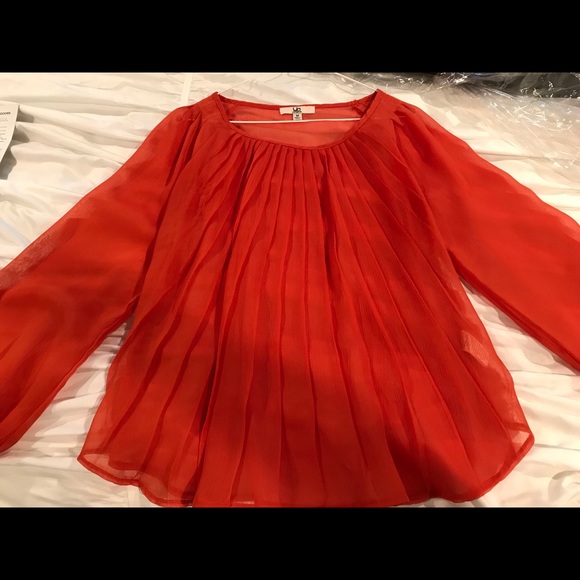 Orange flowy sheer top with pleats - Picture 3 of 4